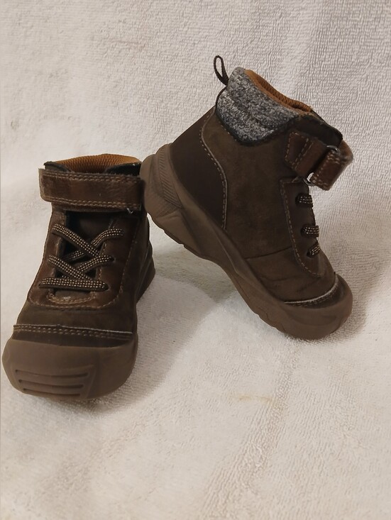 OshKosh B'gosh Other - OshKosh B'gosh Brown Toddler 5C Ankle Boots with Gray Knit Collar